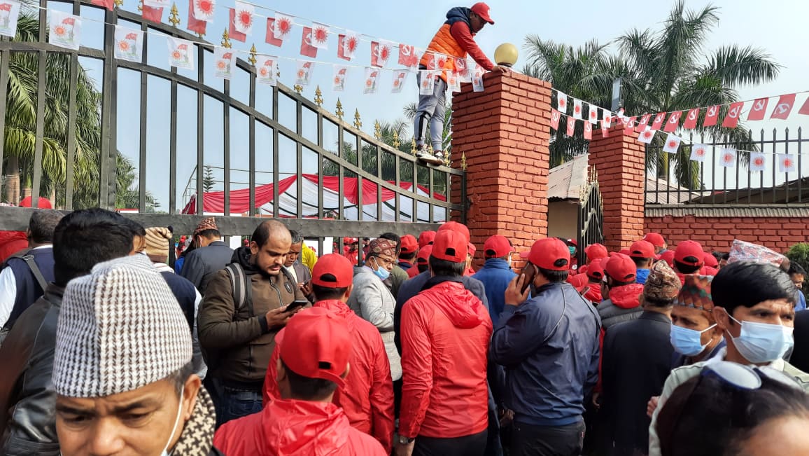 केपी ओलीलाई सर्वसम्मत अध्यक्ष बनाउन नाराबाजी