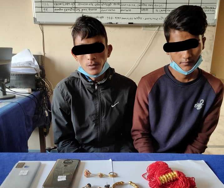 झापामा मोबाइल तथा गरगहना चोरी गर्ने दुई जना पक्राउ