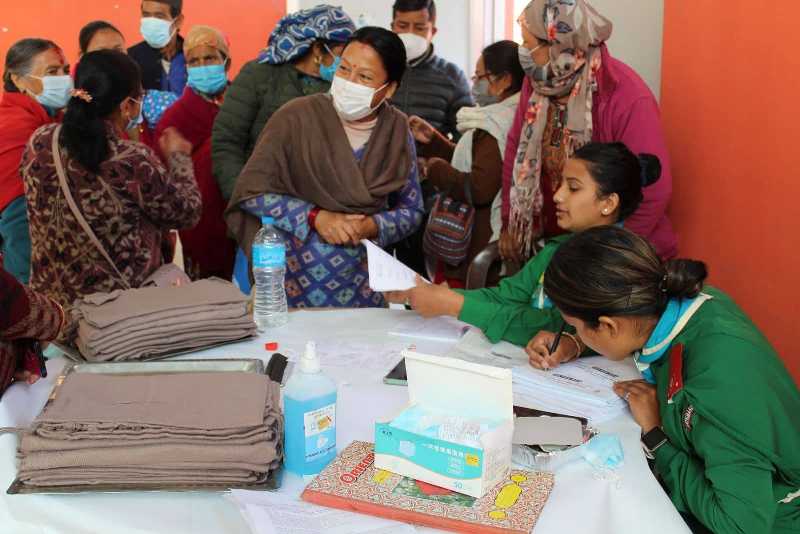 केएमसीको स्वास्थ्य शिविरमा २४ सय बिरामीको निशुल्क उपचार