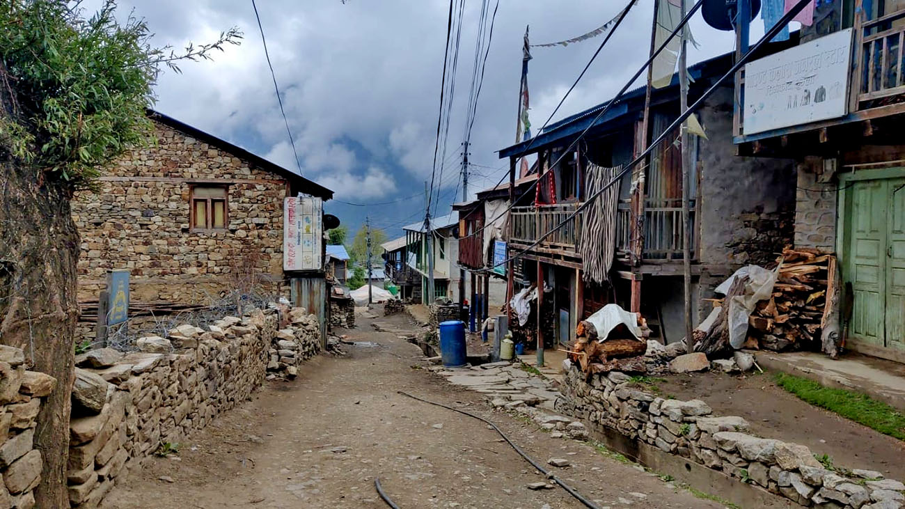 हुम्लामा हावाहुरीको असर, हवाई उडान अवरुद्ध, लाखौँको क्षति