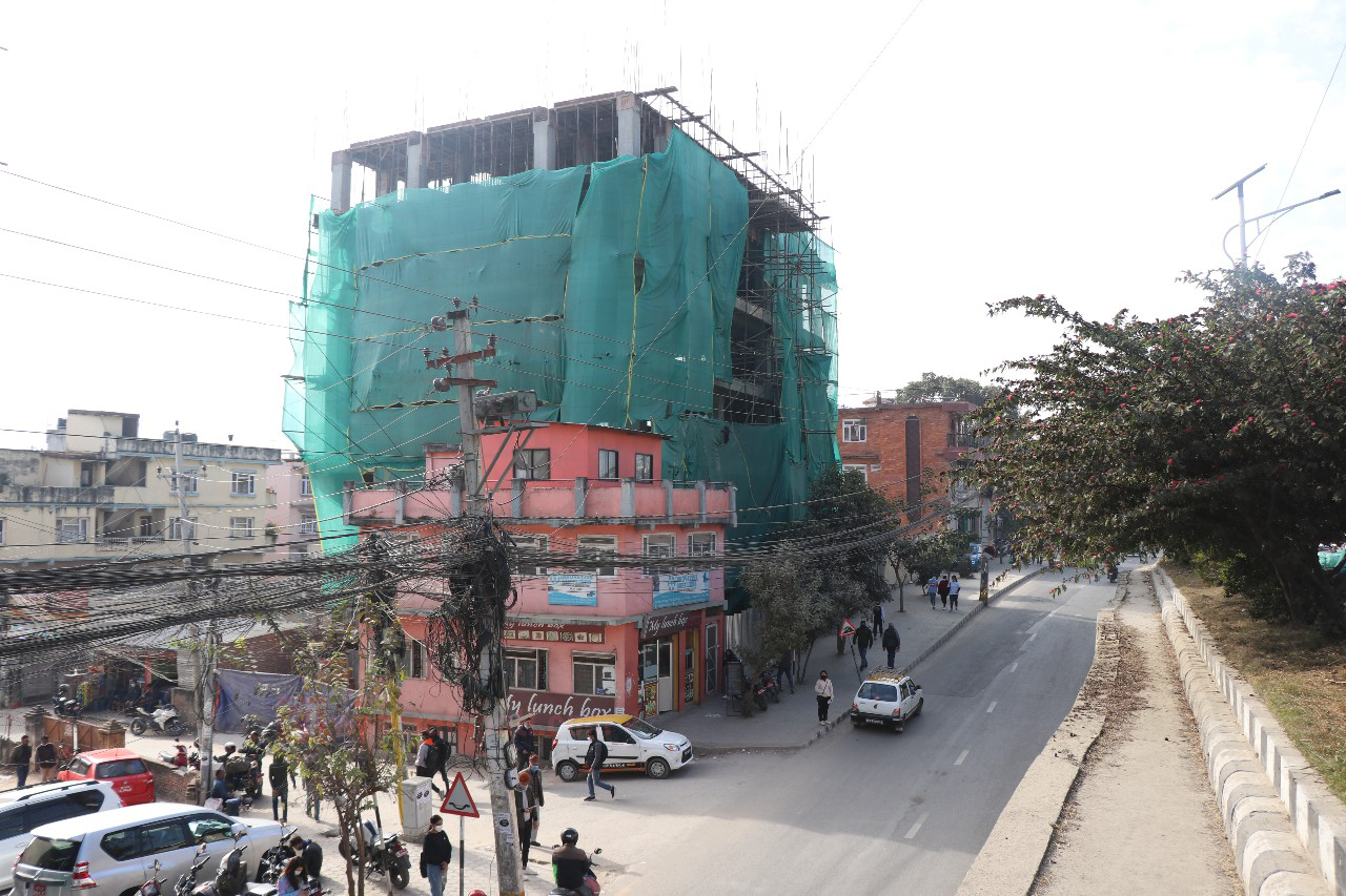 बानेश्वरमा ६ तलाको अनुमति लिएर ‘द नेक्स्ट’ कन्सल्टेन्सीले बनायो ८ तले भवन