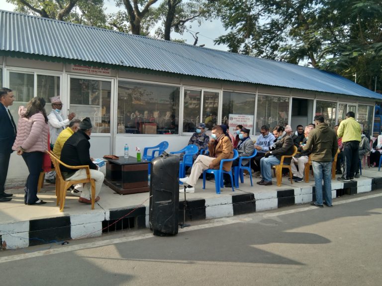 तेस्रो लहरको त्रास : काँकडभिट्टामा सञ्चालनमा आयो हेल्थ डेस्क