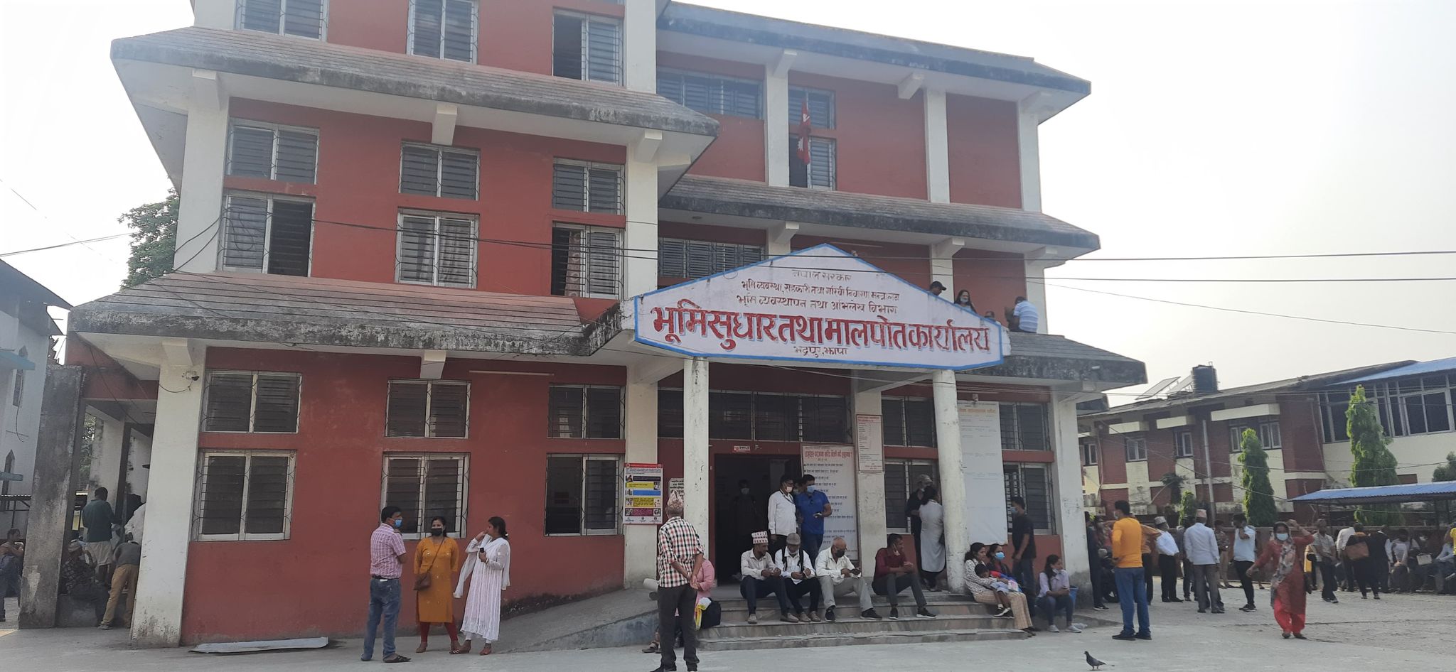 कर्मचारीलाई कोरोना भएपछि मालपोत कार्यालय भद्रपुर बन्द