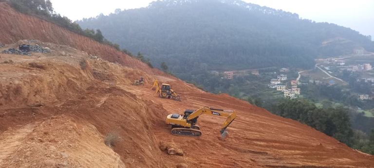 चुनाव खर्च बटुल्न डाँडापाखा ध्वस्त