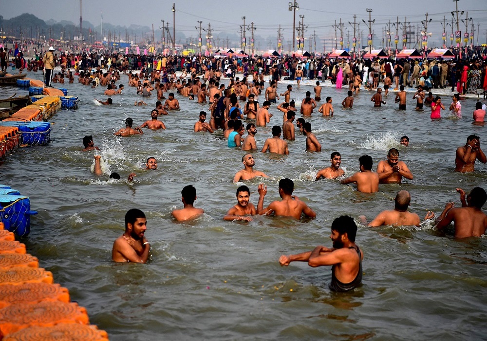 भारतमा तीस गुणाले बढ्यो संक्रमण, गंगामा स्नान गर्न लाखौंको भिड