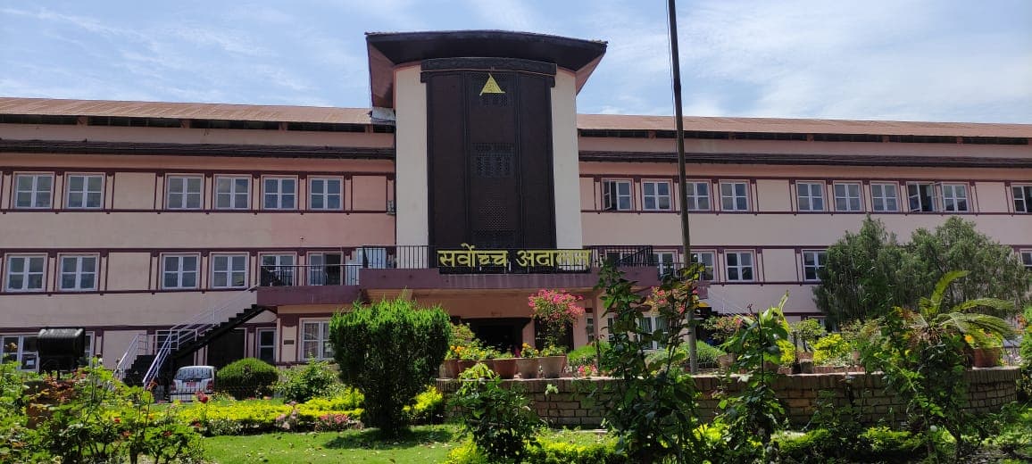 कर्मचारीहरुको अवकाश रकममा ५ प्रतिशत मात्रै कर लिन सर्वोच्चको आदेश
