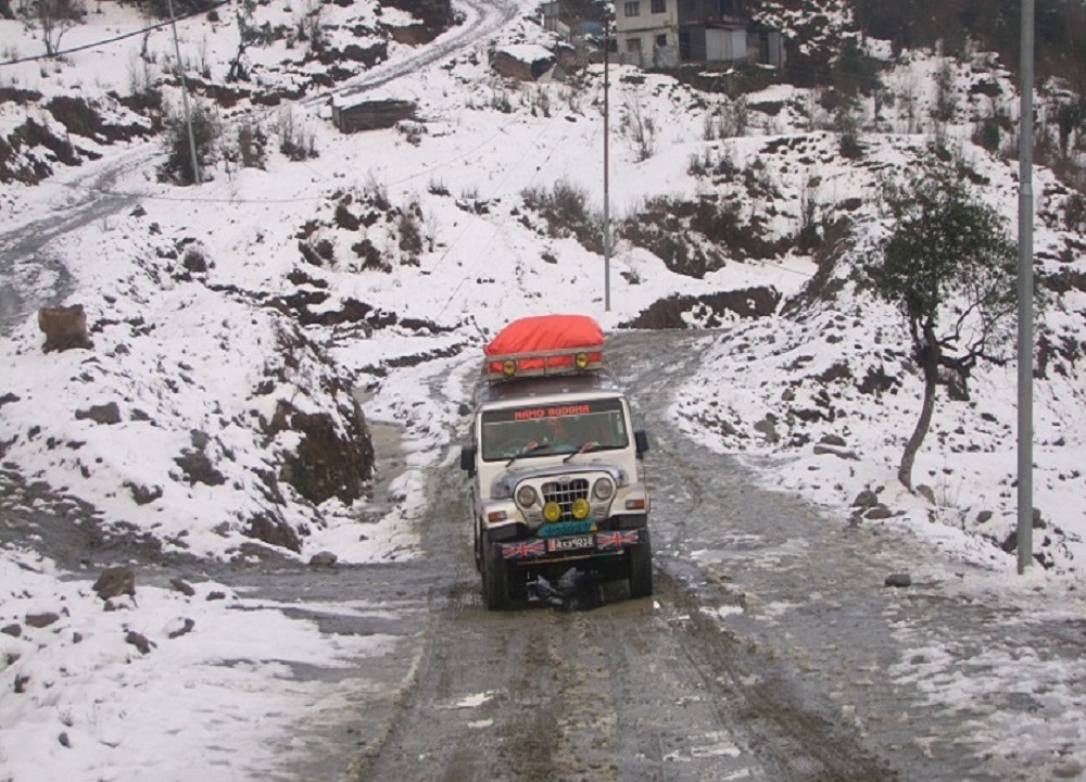 पाथीभरा माताको दर्शन गर्दै हिउँमा खेल्न तीर्थयात्रीको आवतजावत बढ्यो