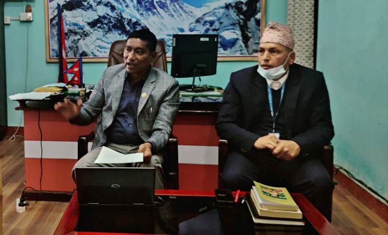 भद्रपुरका मेयर र प्रशासकीय अधिकृतबिच बोलचाल बन्द, सरुवा पत्र आएपछि मेयरलाई हाकिमको काउन्टर