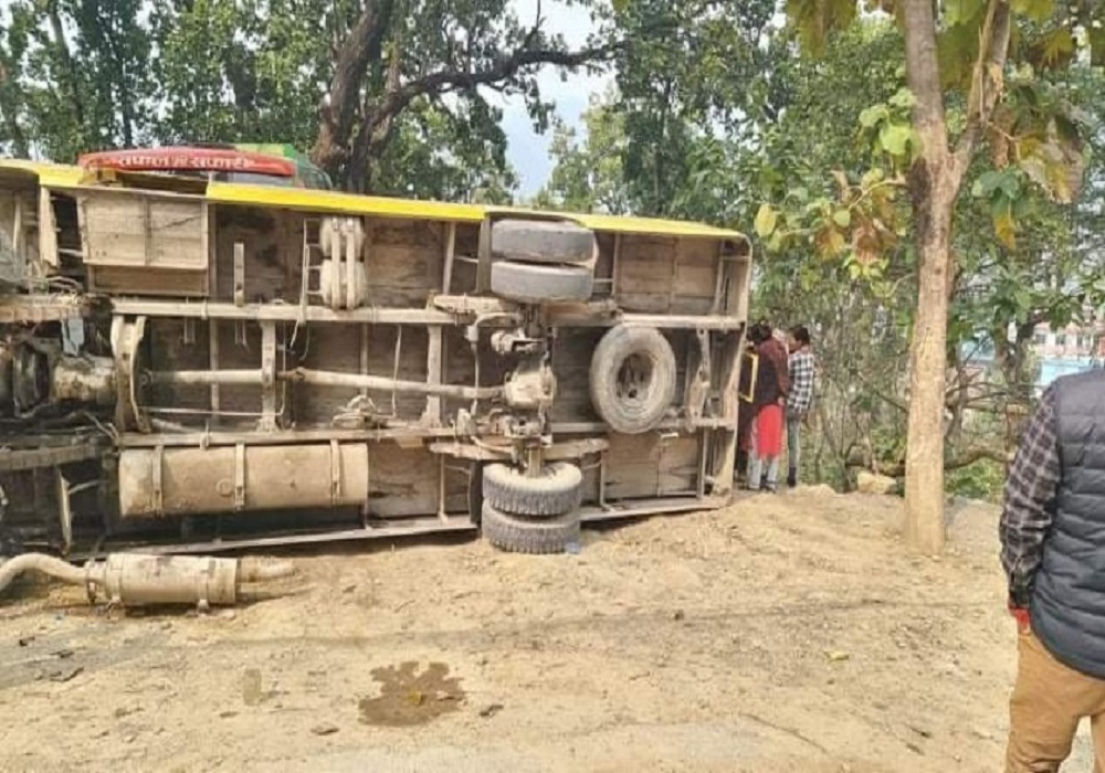 बुटवलमा स्कुल बस ब्रेकफेल भएर दु'र्घटना हुदा १० जना विद्यार्थी घाइते