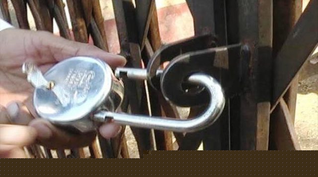 भद्रपुरका वडा अध्यक्षविरुद्ध वडा कार्यालयमा तालाबन्दी