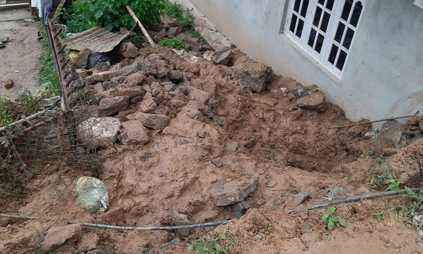 भक्तपुरमा पर्खाल भत्किँदा, हिंडिरहेकी वृद्धाको पुरिएर मृत्यु
