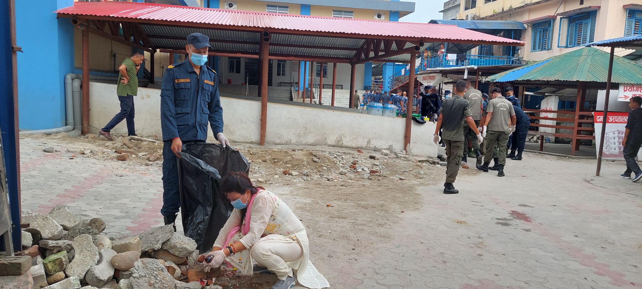 दमक अस्पतालमा नगर उपप्रमुख भट्टराईले झाडु चलाएपछि....