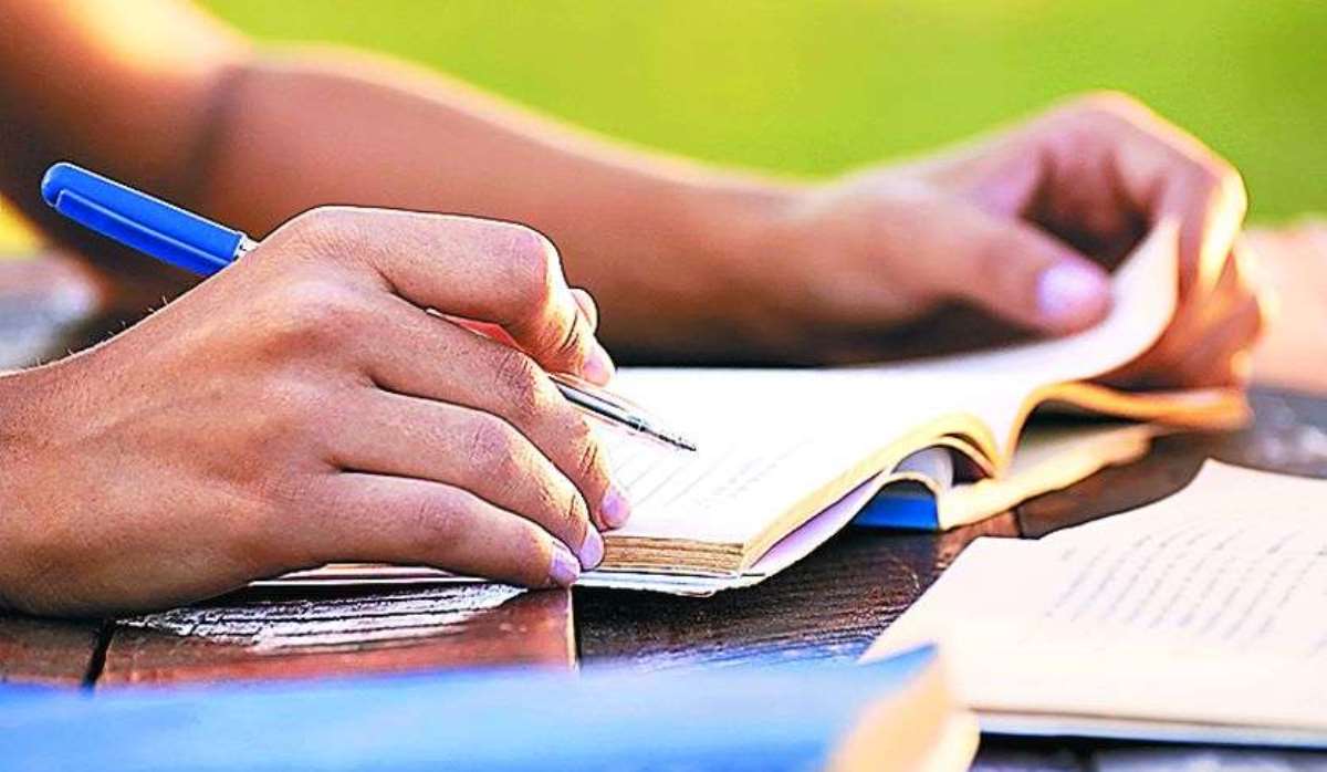 विवाह अघि स्नातक उत्तीर्ण गर्ने छात्रालाई एक लाख रुपियाँ,कक्षा ११ मा भर्ना हुनेलाई साइकल