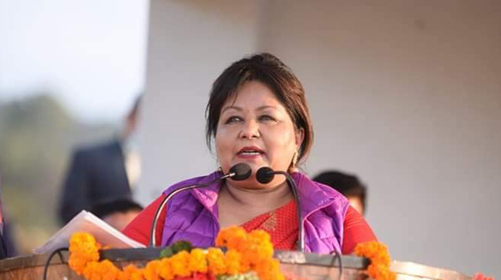 गृह पालिका पुगेर आरजु देउवाको भाषण : हेलिकोप्टरमा चढेर आउन सक्नेलाई भोट दिनुस्