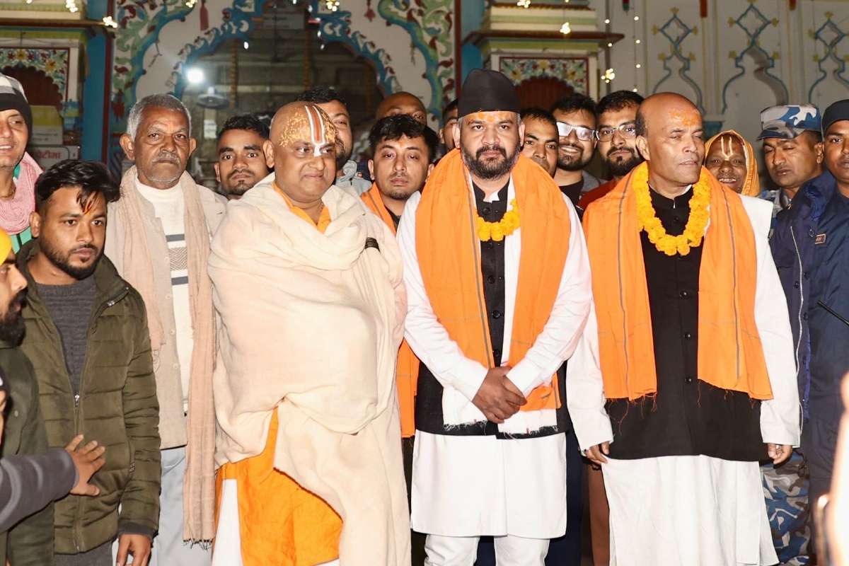 बिहानै बालेन जानकी मन्दिरमा पुग्दा..